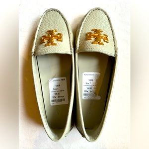 Tory Burch beige flats with gold emblem
